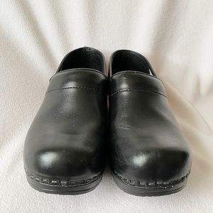 Sanita Professional Black Danish Clogs EUC 37